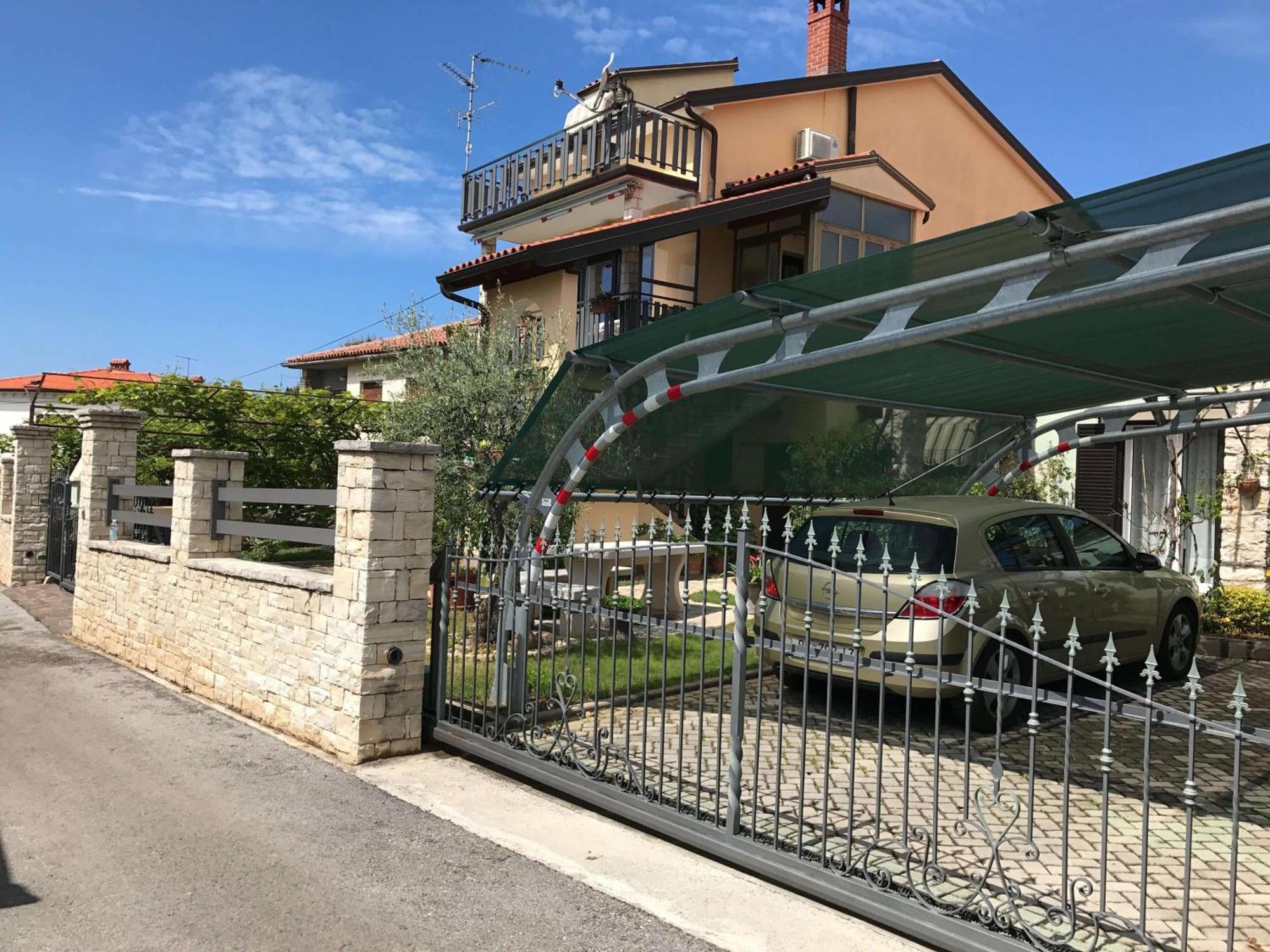 With A Parking Space - 22722 Umag