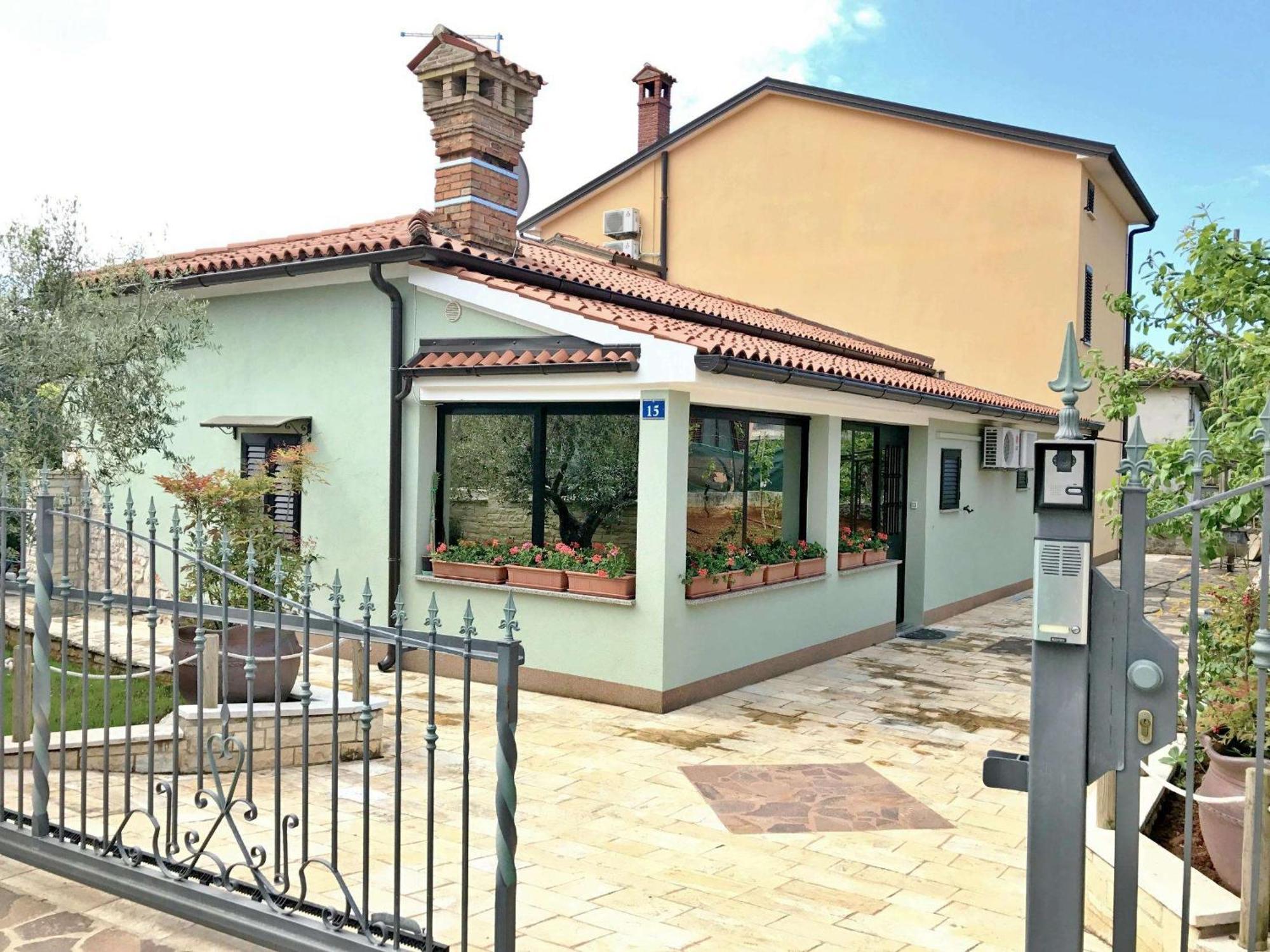 With A Parking Space - 22722 Umag
